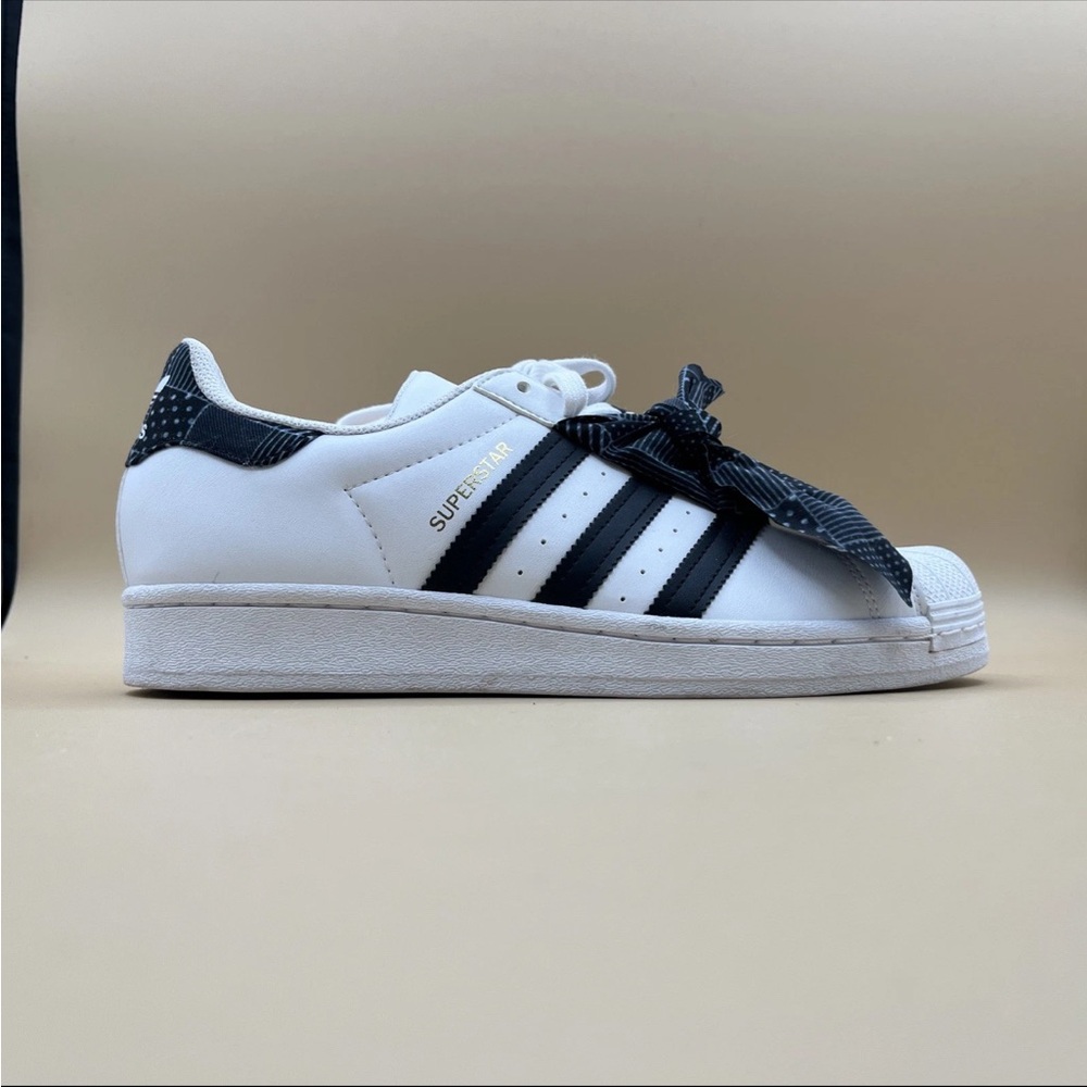 Adidas Superstar Women’s Sneakers With Bow Detail US7/EUR38